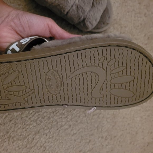 RT Sport Fuzzy Slippers - Brown - Size 36-37 - Picture 4 of 4